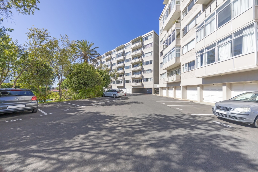 To Let 2 Bedroom Property for Rent in Green Point Western Cape
